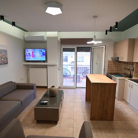 The Whole Packet A4 Center With Parking Apartment Larissa Exterior foto