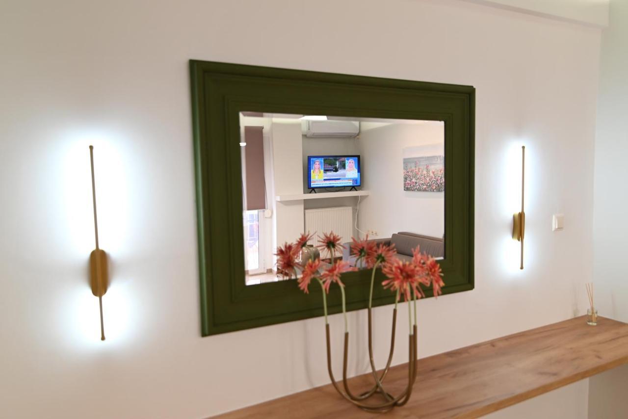 The Whole Packet A4 Center With Parking Apartment Larissa Exterior foto