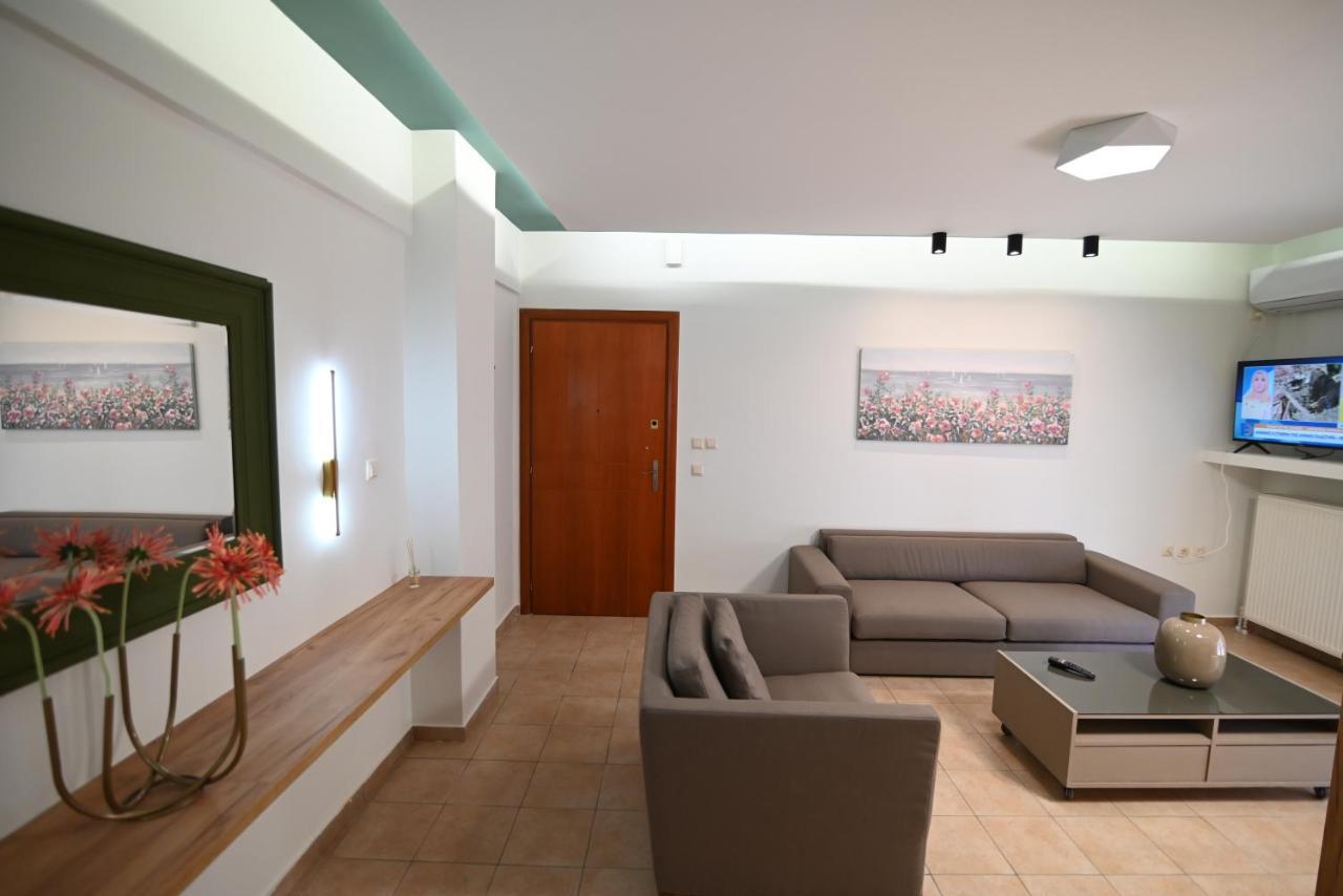 The Whole Packet A4 Center With Parking Apartment Larissa Exterior foto