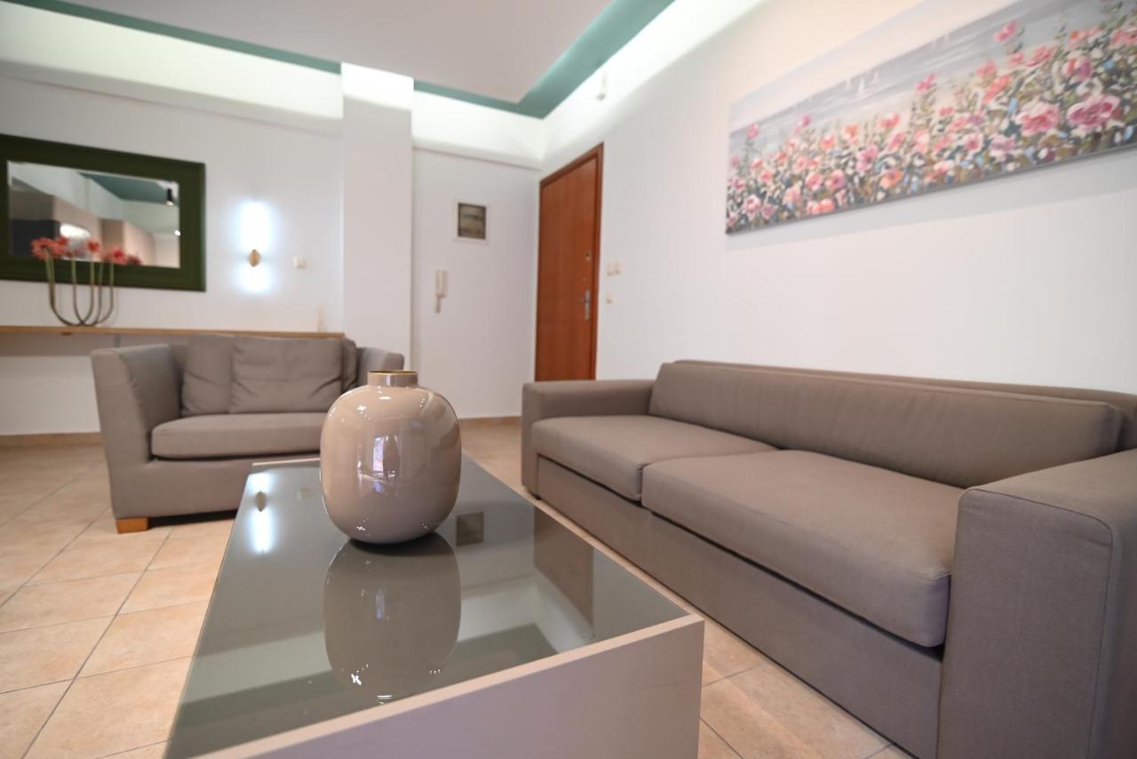 The Whole Packet A4 Center With Parking Apartment Larissa Exterior foto