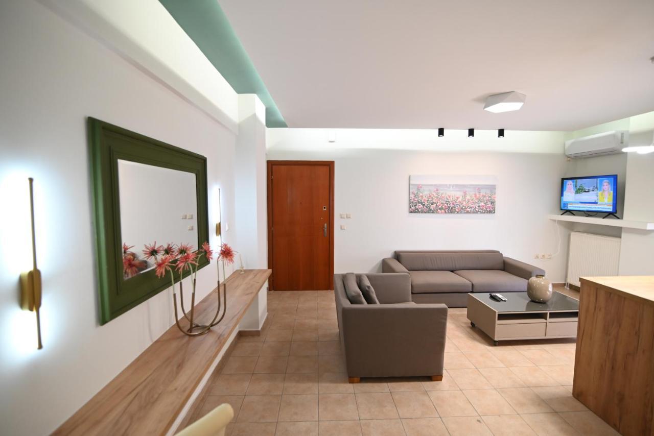 The Whole Packet A4 Center With Parking Apartment Larissa Exterior foto