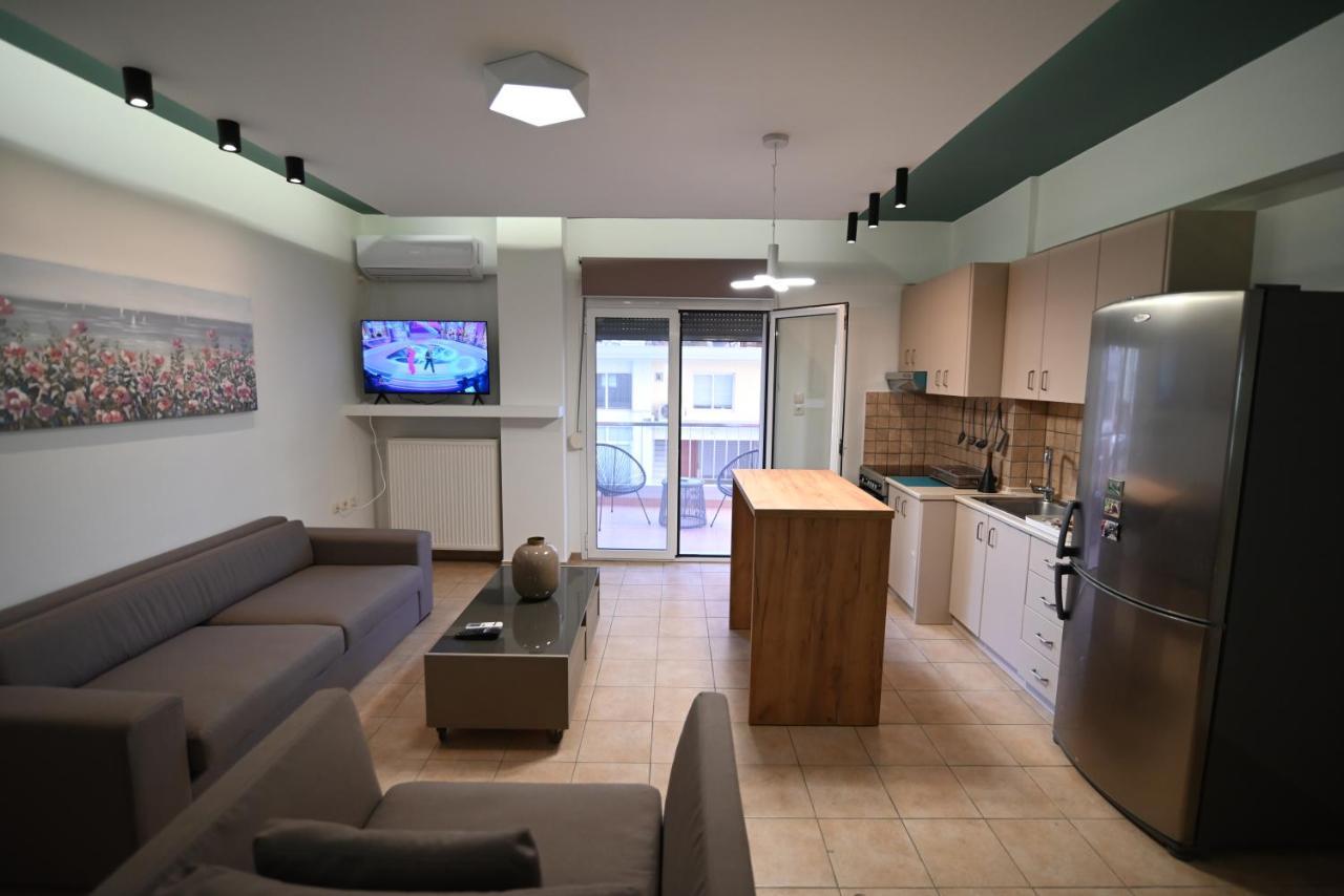 The Whole Packet A4 Center With Parking Apartment Larissa Exterior foto