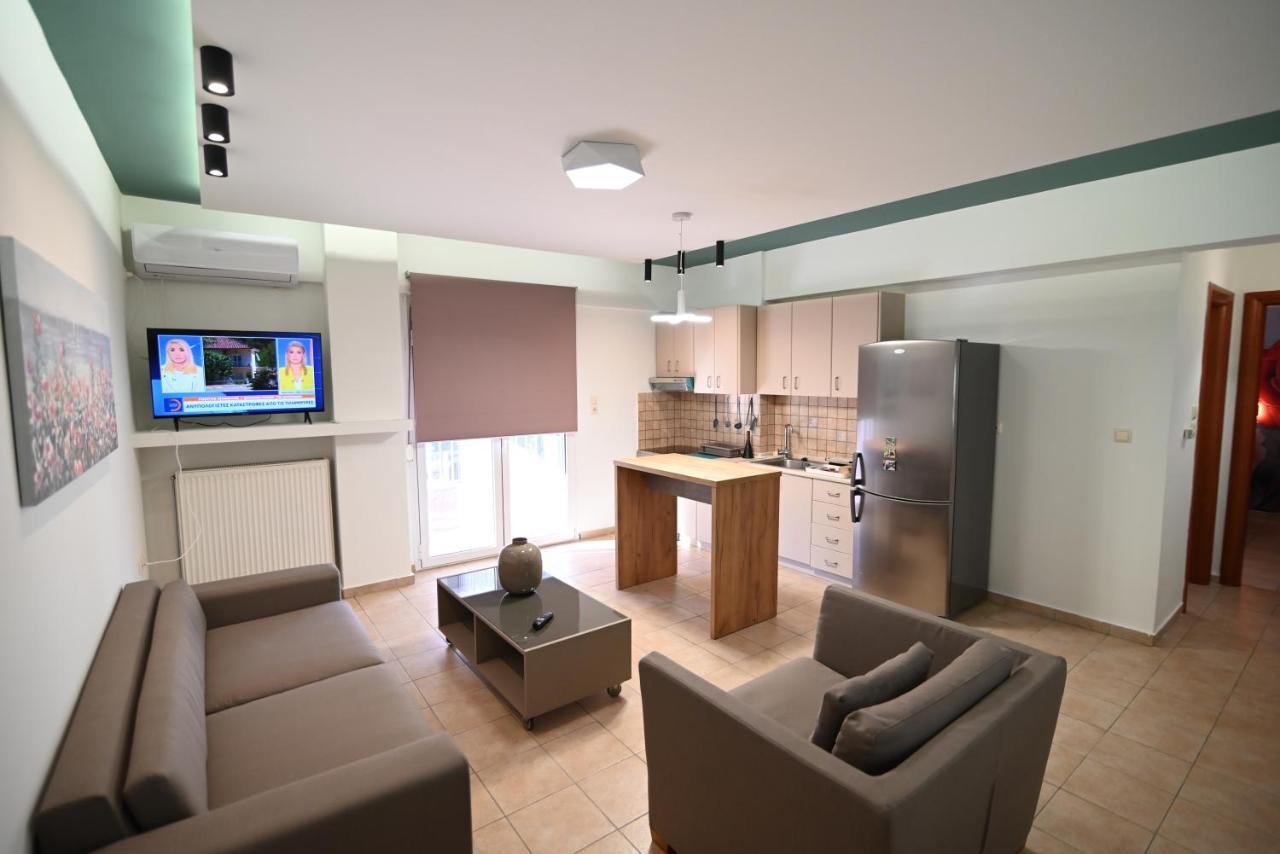 The Whole Packet A4 Center With Parking Apartment Larissa Exterior foto