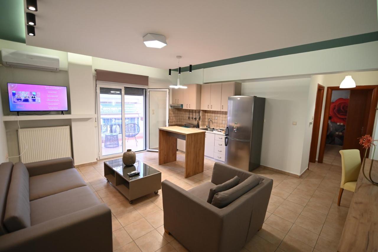 The Whole Packet A4 Center With Parking Apartment Larissa Exterior foto
