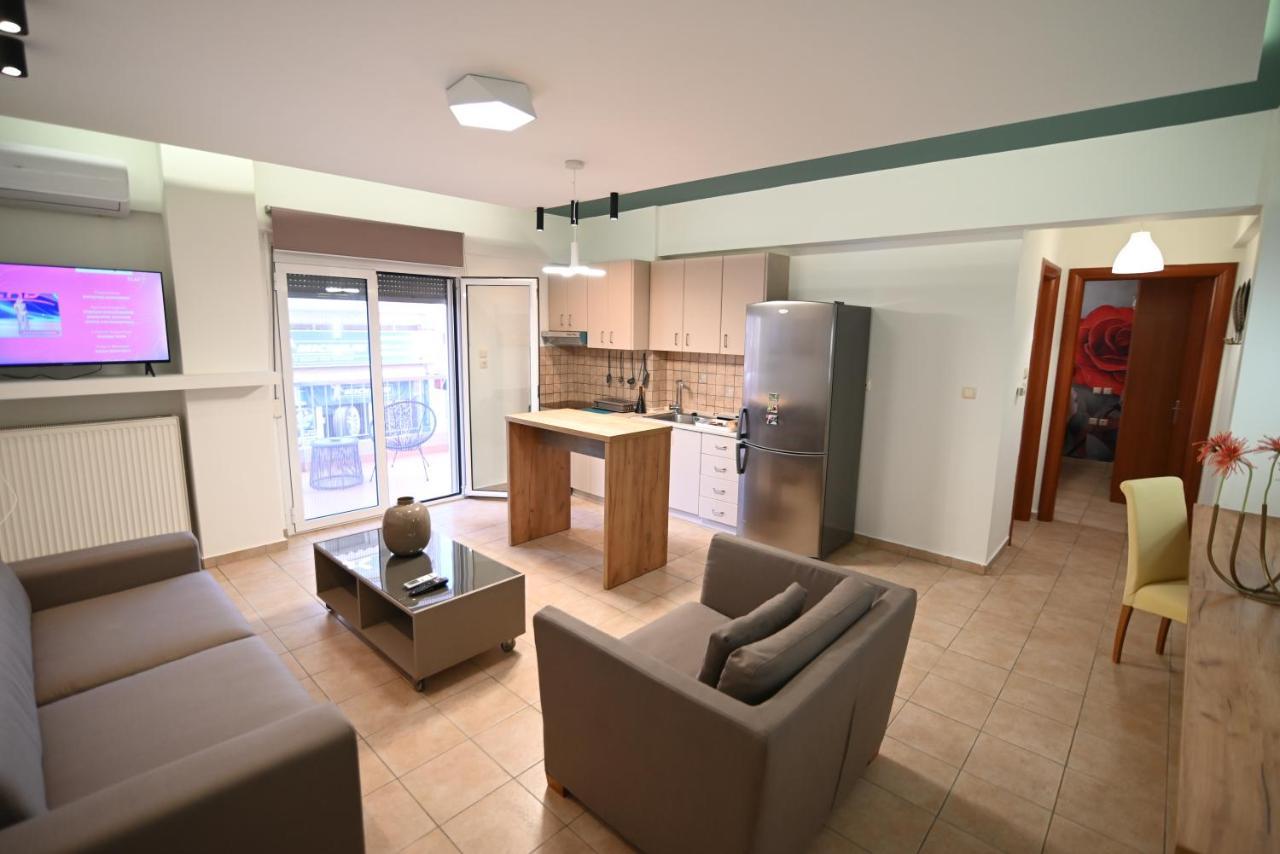 The Whole Packet A4 Center With Parking Apartment Larissa Exterior foto