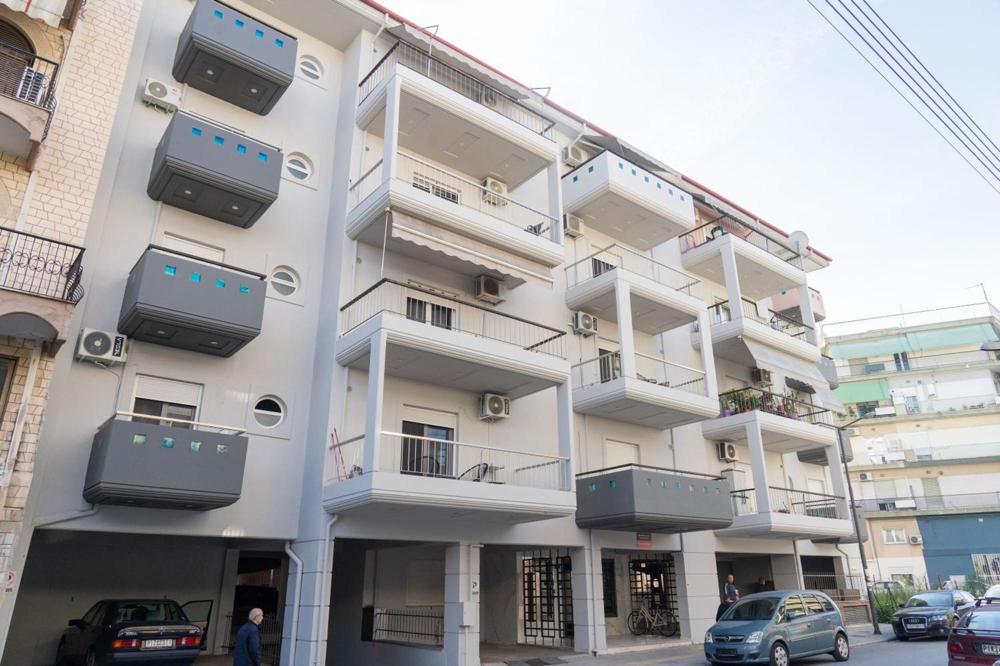 The Whole Packet A4 Center With Parking Apartment Larissa Exterior foto