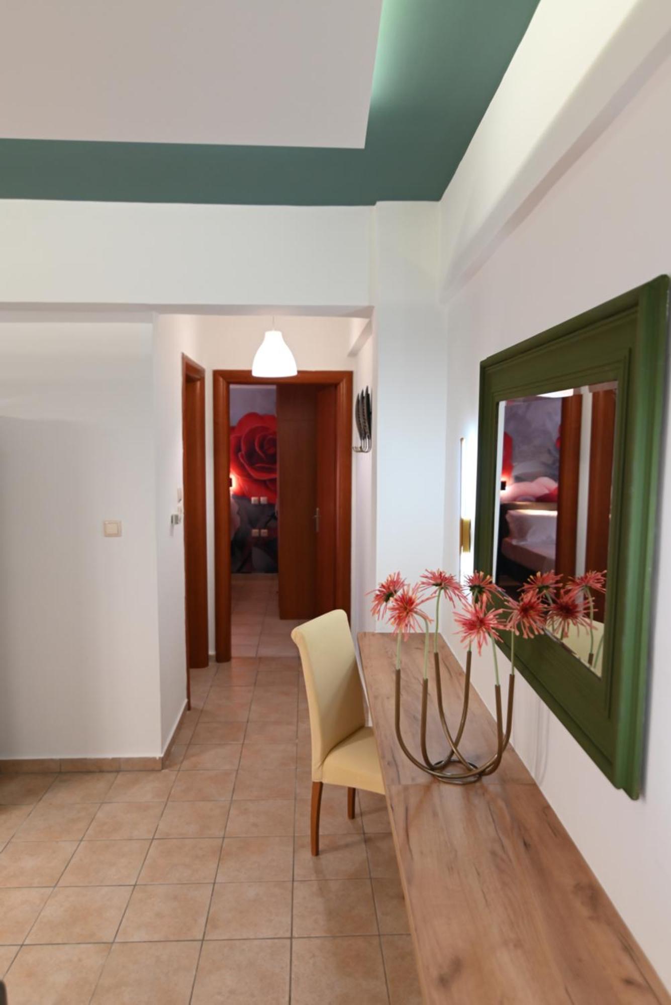 The Whole Packet A4 Center With Parking Apartment Larissa Exterior foto